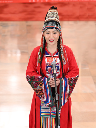 图为全国政协委员杨钰尼接受媒体采访。(6632556)-20250308101105