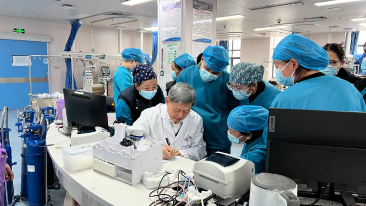 委员故事 | 全国政协委员刘清泉：培养“顶天立地”的中医药人才