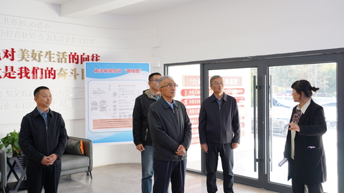 2024年10月29日，盟政协党组书记、主席卢利明在阿左旗调研政协协商向基层延伸、助力基层社会治理工作情况