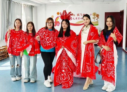 （7月29日8版港澳侨）香港青年宁夏实习(7814747)-20250729085816