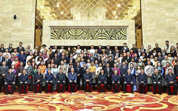 习近平接见西藏各族各界代表（1）(8010751)-20250821042654