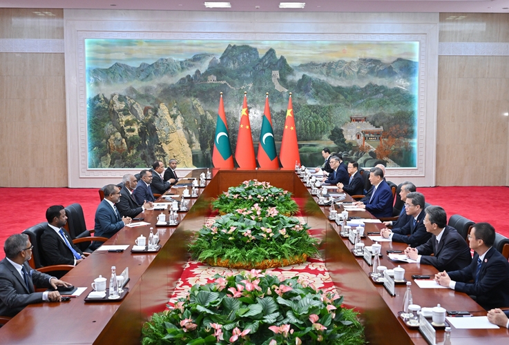 8月31日上午，国家主席习近平在天津迎宾馆会见来华出席2025年上海合作组织峰会和纪念中国人民抗日战争暨世界反法西斯战争胜利80周年活动的马尔代夫总统穆伊兹。新华社记者 岳月伟 摄