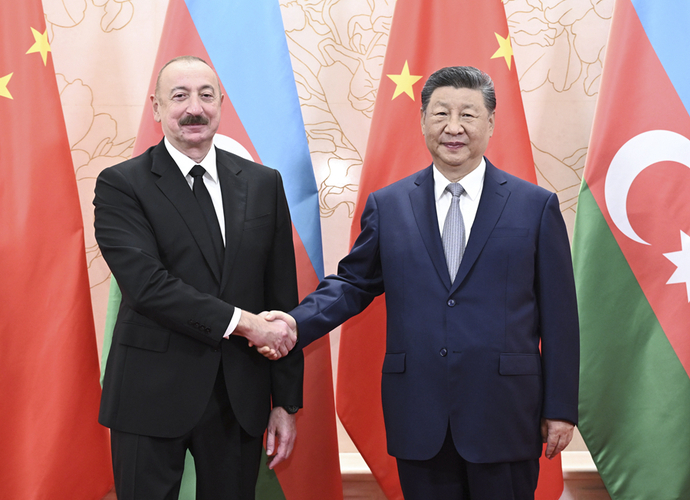 ?8月31日上午，国家主席习近平在天津迎宾馆会见来华出席2025年上海合作组织峰会和纪念中国人民抗日战争暨世界反法西斯战争胜利80周年活动的阿塞拜疆总统阿利耶夫。新华社记者 燕雁 摄