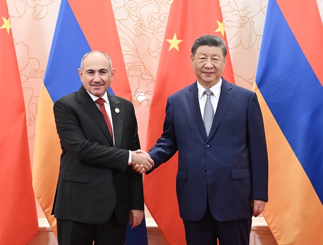 8月31日上午，国家主席习近平在天津迎宾馆会见来华出席2025年上海合作组织峰会和纪念中国人民抗日战争暨世界反法西斯战争胜利80周年活动的亚美尼亚总理帕什尼扬。新华社记者 谢环驰 摄