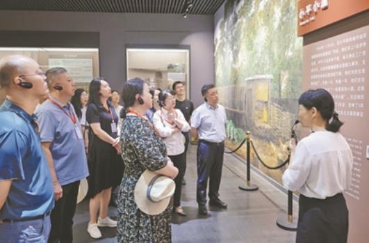 传承红色基因 凝聚奋进力量