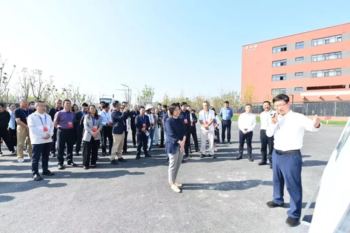 ea6d11a7255b4f22bea70bb0ef16ef61