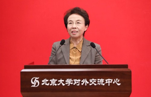 民盟中央副主席、中国侨联副主席、民盟北京市委会主委程红出席论坛并致辞。