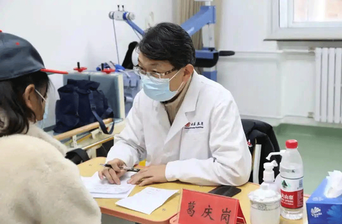 葛庆岗参加政协委员基层义诊活动