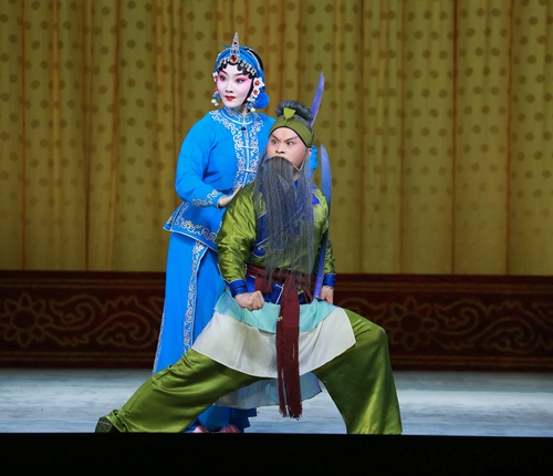 王宁在《打渔杀家》饰演萧恩  孙思雨饰演萧桂英