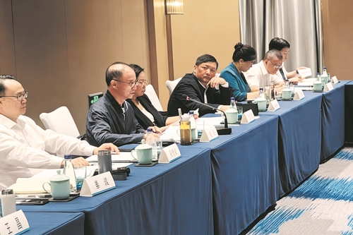 只有深入调研才能摸准社情民意（履职一年间）(1)239796