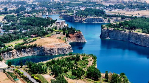 山东巨野：生态修复让废弃矿山变绿水青山（(9251911)-20260130093300