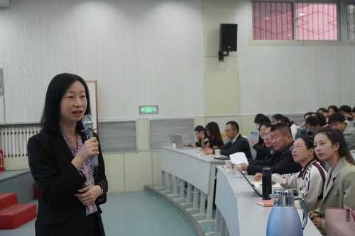 (31日3版 委员履职一年间)发挥双重积(9252317)-20260131084939