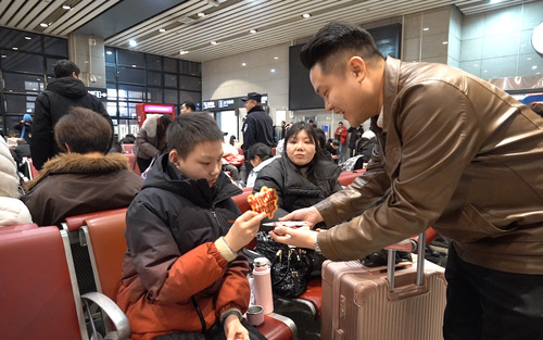 2026新春走基层 _ 一颗喜糖的温暖传(9342909)-20260210094015