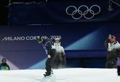 冬奥会｜“别哭了，跳得不错”——苏翊鸣这样安慰张小楠