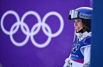 追光丨穿过一路荆棘，同样的银牌，不同的光芒