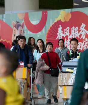 各地迎来春节假期返程高峰