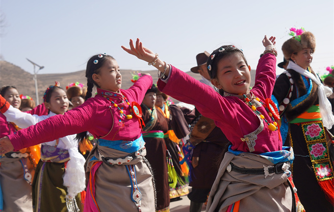 青海湟中：千人共舞展非遗