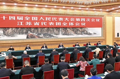 两会丨习近平参加江苏代表团审议（1）(9542595)-20260305214440