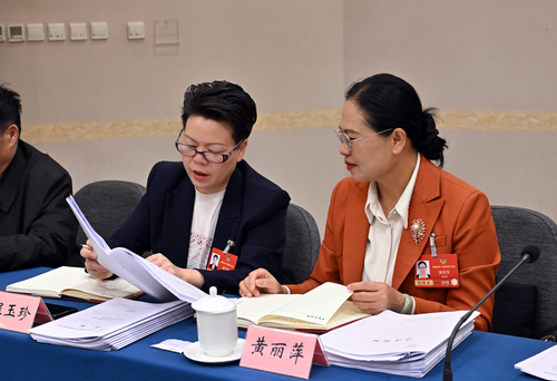 （10日17版，配图）程玉珍委员（左）和(9645068)-20260310095610