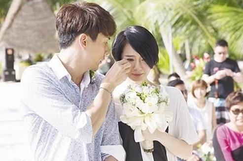 章子怡催婚汪峰杨幂睡着被套婚戒 明星求婚奇招百出(组图)