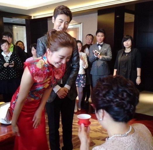 章子怡催婚汪峰杨幂睡着被套婚戒 明星求婚奇招百出(组图)