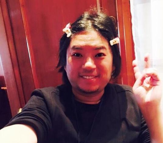 高晓松自拍扮小姑娘 网友：一刷差点厥过去