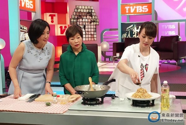 台湾女星“酒后乱性”在公公面前拍桌 婆婆当场傻眼