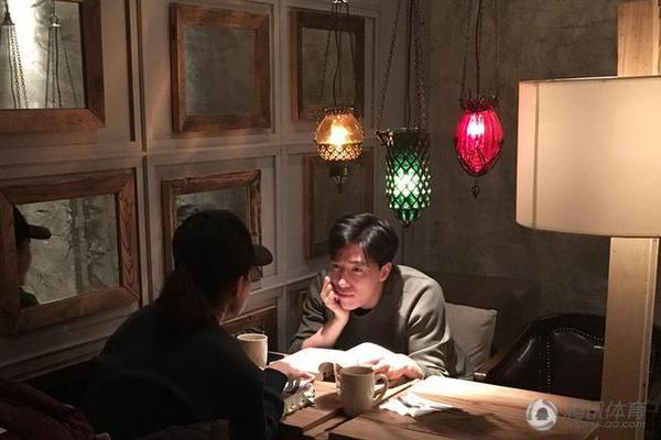 又双叕虐狗！吴莎晒图秀恩爱 赞刘翔乐于助人