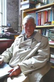 胡崇绅老人是一名老地下党员。