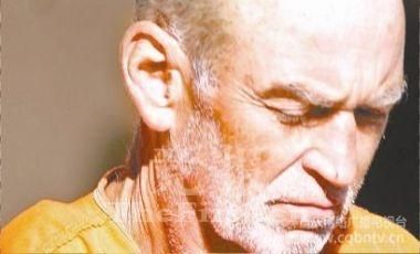 “沉默的羔羊”真实版——希尔顿　　希尔顿是个惯犯，他至少犯下了5起凶杀案件。这些案件都发生在美国东南部几个州的国家公园的深山里，作案手段非常残忍，其中有4起案件的受害者被肢解。