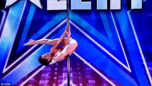 70岁老奶奶大秀钢管舞 评委都惊呆了