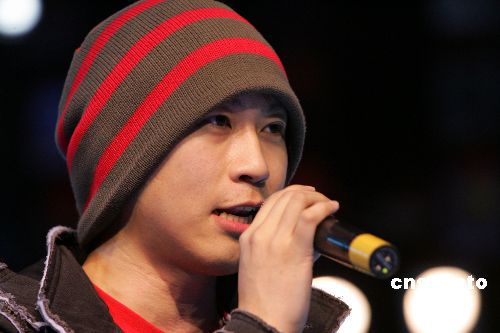 娱乐圈中的“黑二代” 黑道背景惹不起