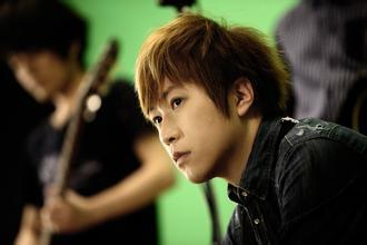 娱乐圈中的“黑二代” 黑道背景惹不起