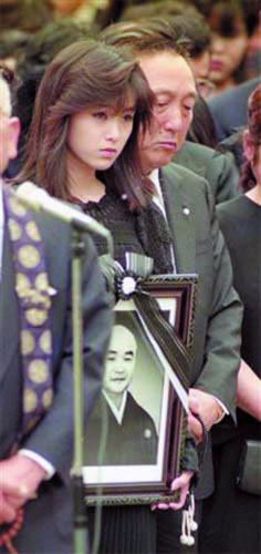 娱乐圈中的“黑二代” 黑道背景惹不起