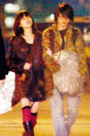 蒋雯丽法国偷情现实版娘要嫁人？盘点明星偷情被拍提裤瞬间【2】