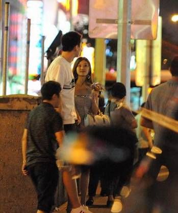 蒋雯丽法国偷情现实版娘要嫁人？盘点明星偷情被拍提裤瞬间【2】