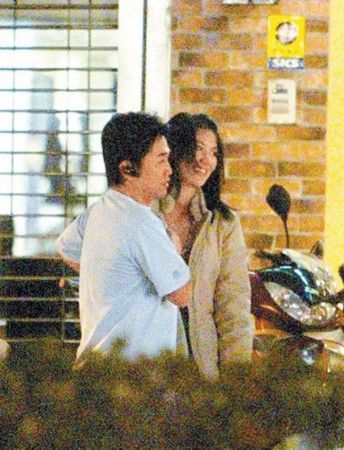 蒋雯丽法国偷情现实版娘要嫁人？盘点明星偷情被拍提裤瞬间【2】