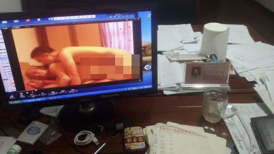 举报人在网帖中出示了“吴玉乾”多张疑似房间内照片