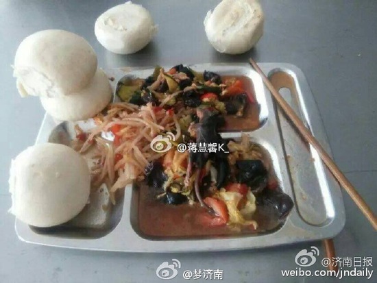 网曝山东高中食堂吃出老鼠 网友:谢谢阿姨给加肉