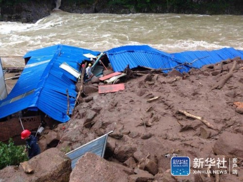 福建三明一在建工地发生滑坡两人被救出35人失联
