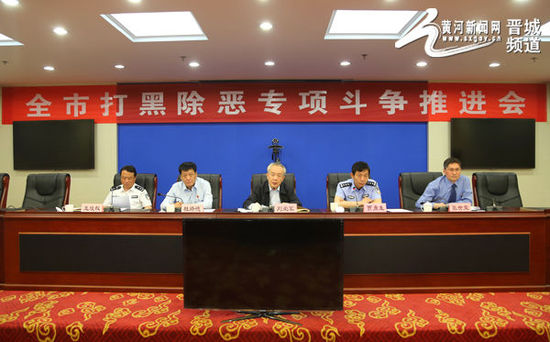 黑老大出狱:120人迎接放炮 现场有20路虎30奔驰