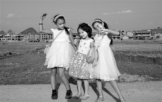 杭州夫妻辞职开车带5岁女儿旅行 1年费用超30万