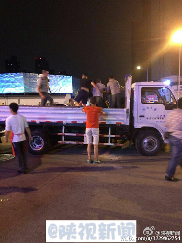 事发现场 图据陕西广播电视台新闻中心采访部微博