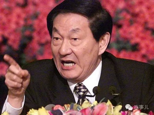 “政事儿”(微信ID:gcxxjgzh)注意到，朱镕基作为国务院前总理，在任期内，房地产调控是其主导的刺激经济政策之一。