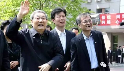 据媒体报道，在这次交流中，朱镕基还重点谈论了房地产问题。