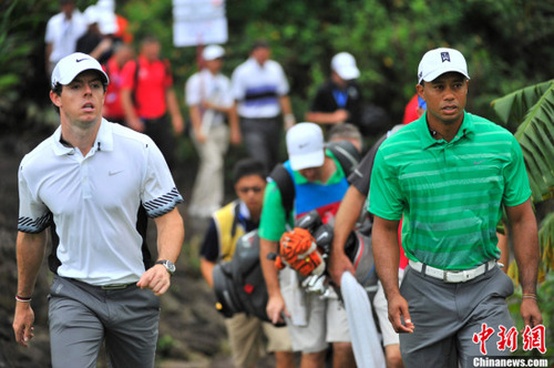 里约的高球赛场星光黯淡 资料图：麦克罗伊与伍兹 中新社发 骆云飞 摄