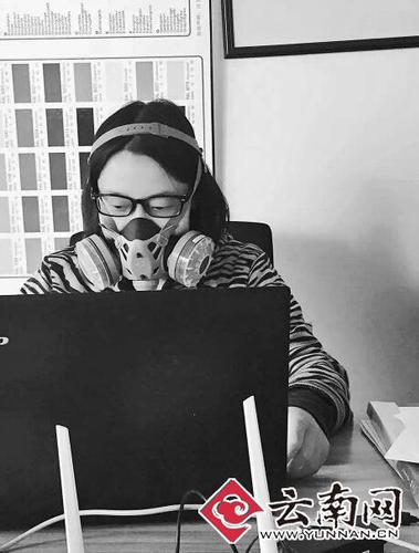 昆明一大厦员工上班要戴“防毒面具” 原是地下室装修气味乘电梯上了楼