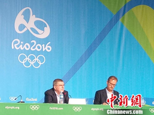 巴赫回答记者提问。<a target='_blank' href='http://www.chinanews.com/' >中新网</a>记者 卢岩 摄。